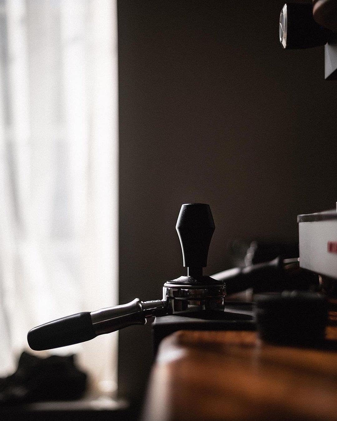 Normcore anodized handle provides cool touch and ergonomic grip