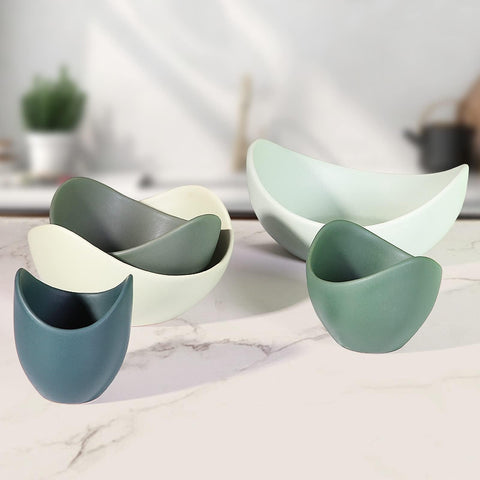 Notakia five-size set offers flexible serving for salads, soups, and sides.
