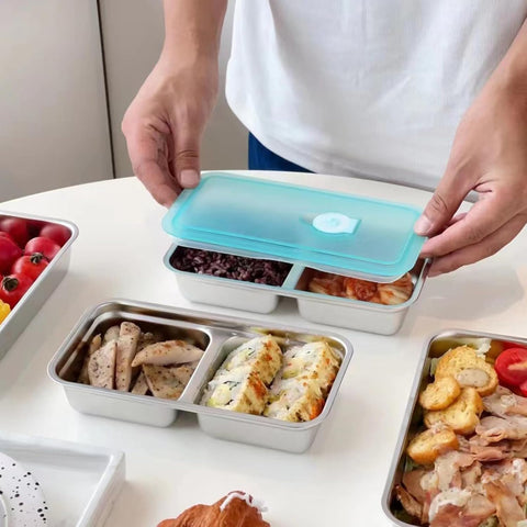 Noxozoqm leak-proof seal close-up ensures spill-free transport of sauces and dips.