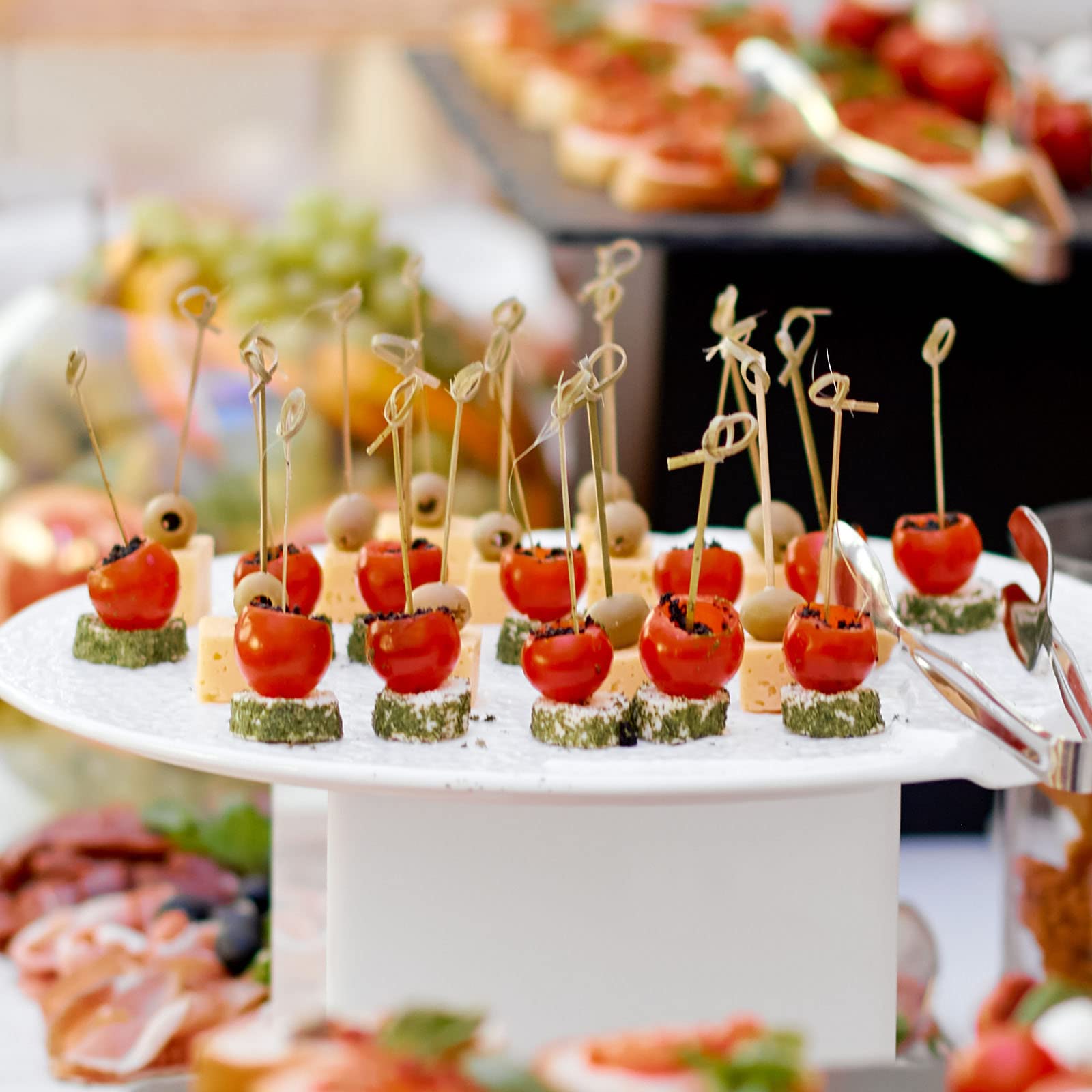 Nuogo 4.13-inch bamboo sandwich picks for tidy serving at gatherings.