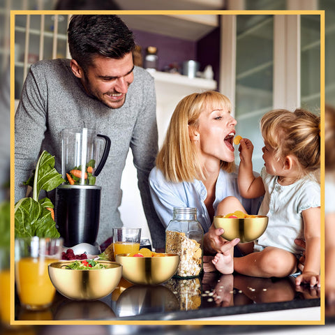 Nuogo gold bowls with decorative gold finish for stylish presentation.