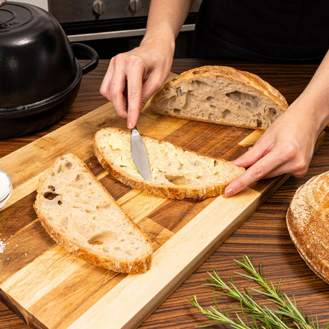 Nuovva lid and handles show ergonomic grip and stylish kitchen presence