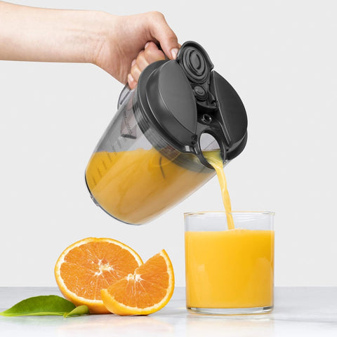  NutriBullet juicer sealing-pitcher-lid with froth separator keeps juice tidy.
