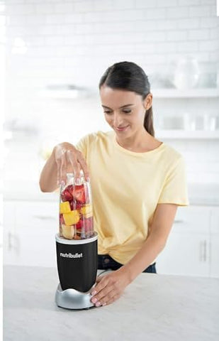 NutriBullet Pro 900W dishwasher-safe parts simplify cleanup.