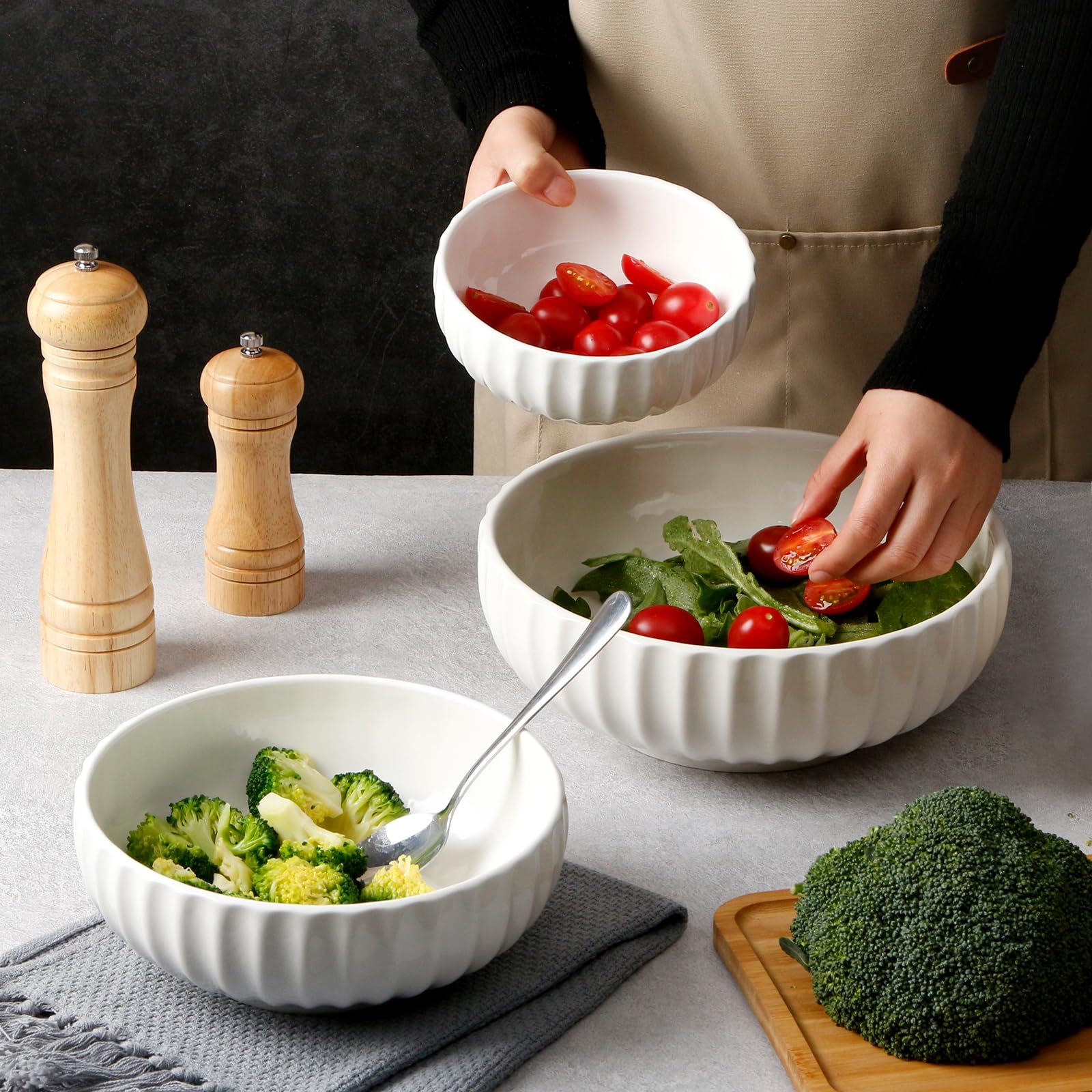 NUTRIUPS Nesting bowls save space with stackable design for easy storage.