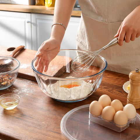 NUTRIUPS easy-clean glass surface simplifies rinsing and dishwasher-safe cleanup.