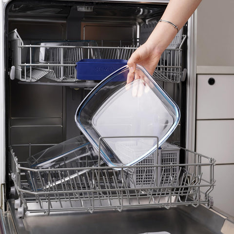 NUTRIUPS easy-grip handles simplify removing from hot oven.