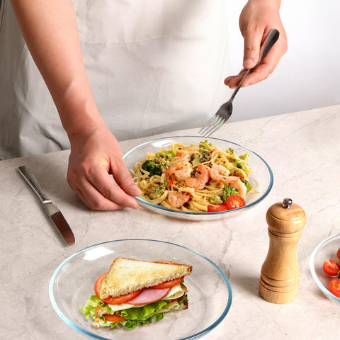 NUTRIUPS multipurpose plate suitable for pasta, salad, or dessert.
