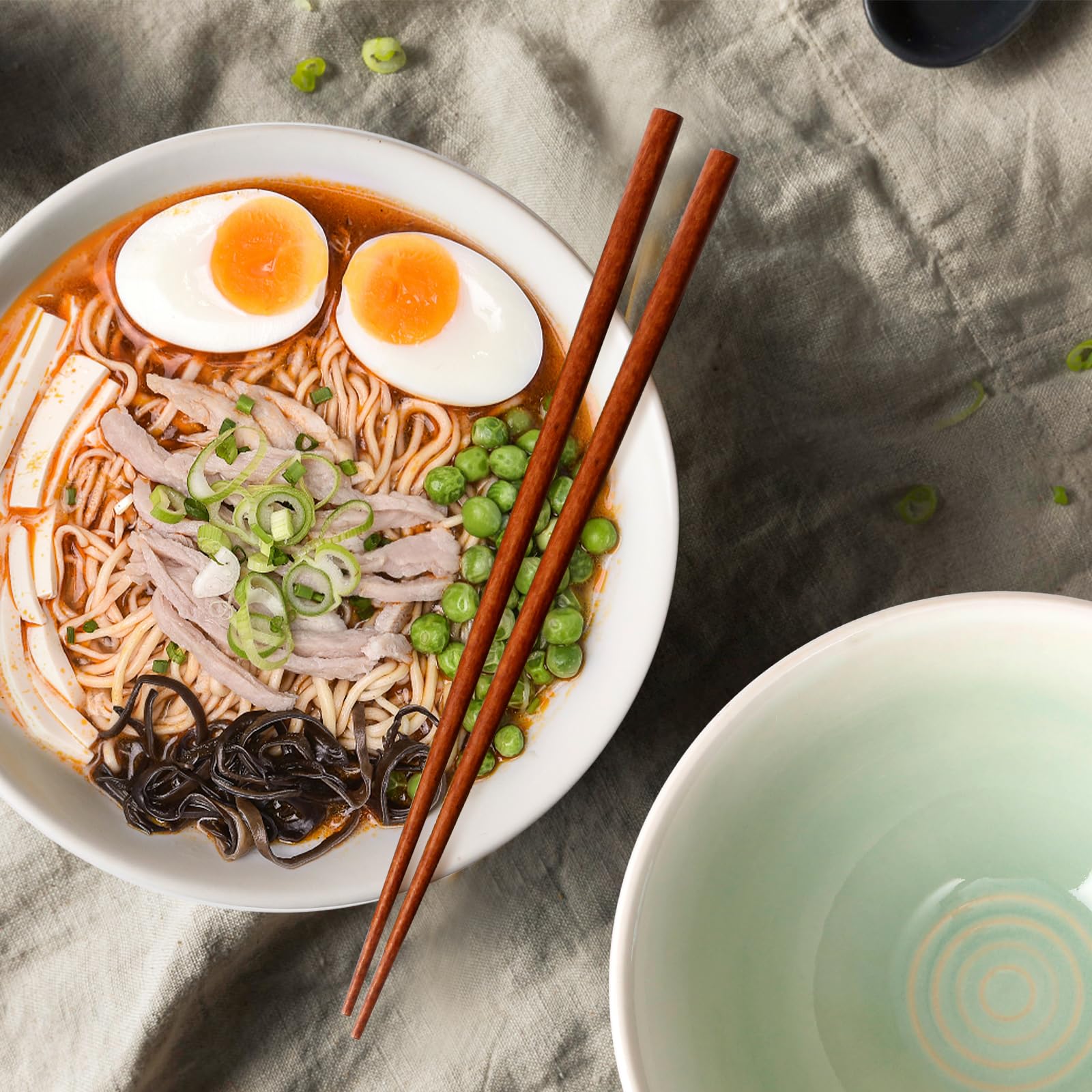 NutriUPS teal ramen bowls with spoons and chopsticks included.