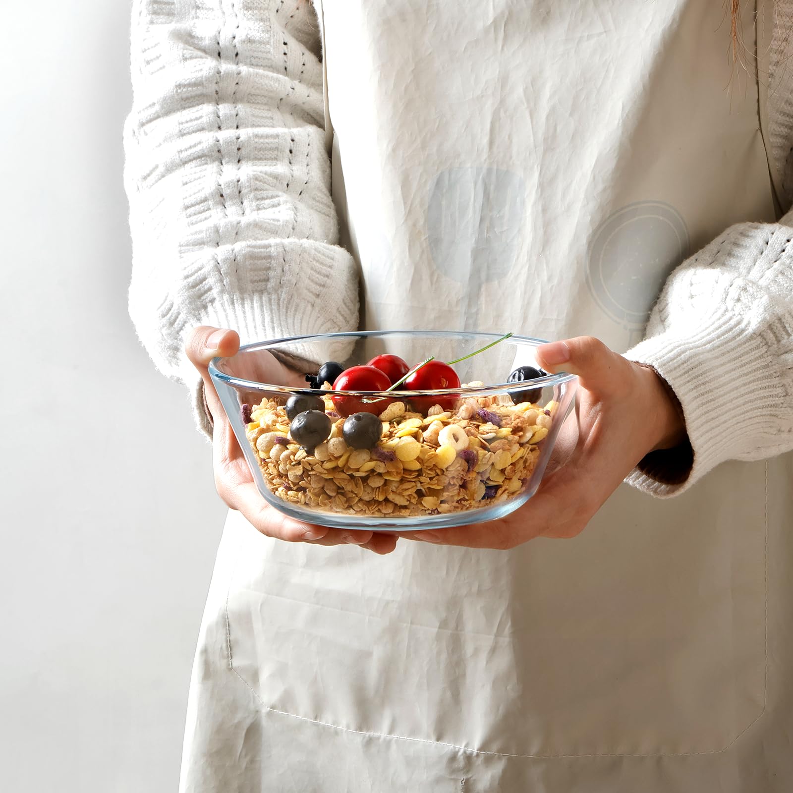 NUTRIUPS stackable glass bowls save cabinet space.