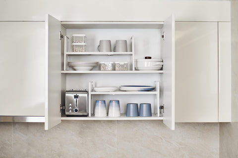 Nxconsu height-adjustable shelf offers three levels to optimize vertical space.