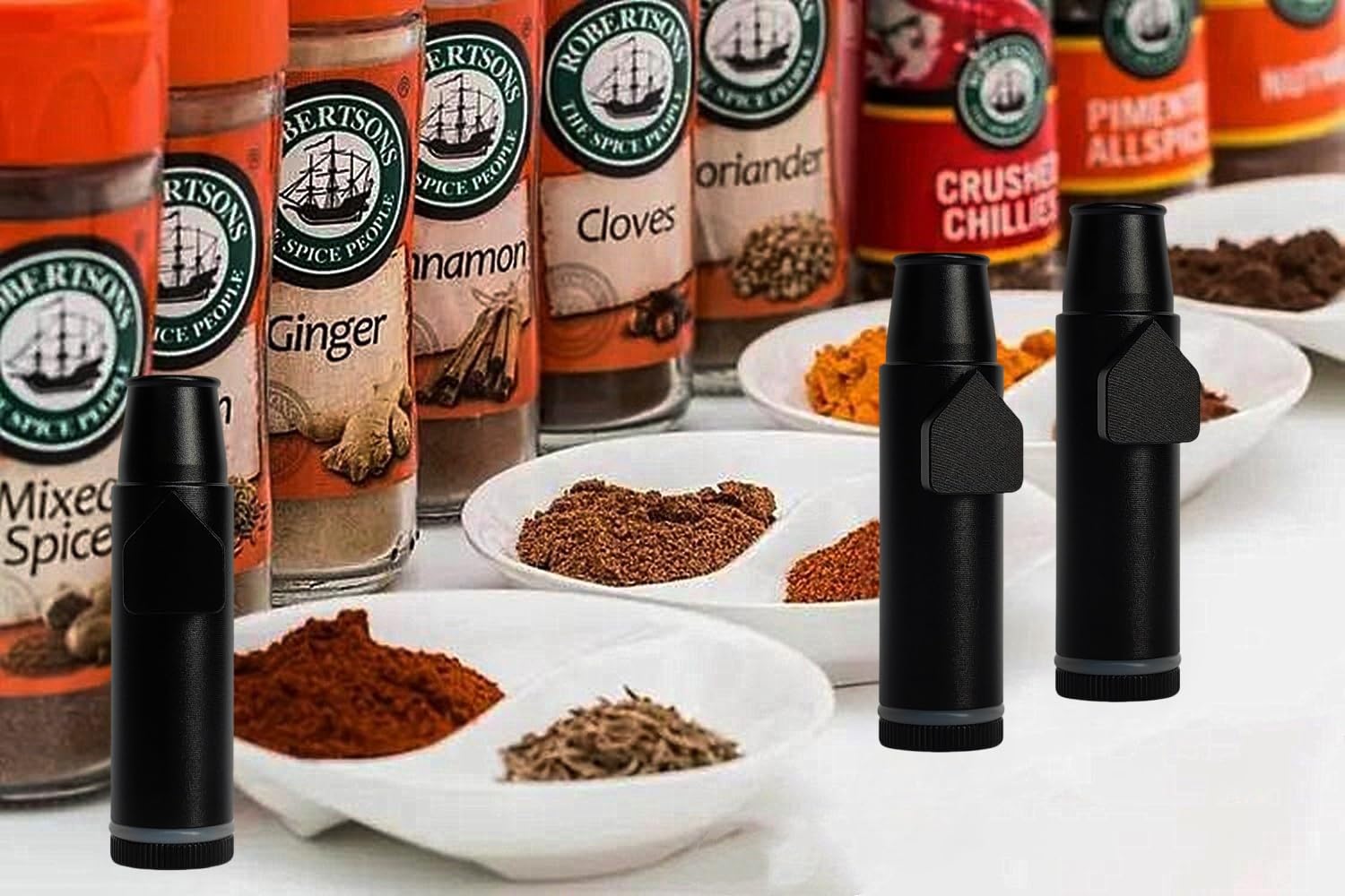 OakMsOik 2nd-generation leak-proof bottle demonstrates secure seal for on-the-go use.
