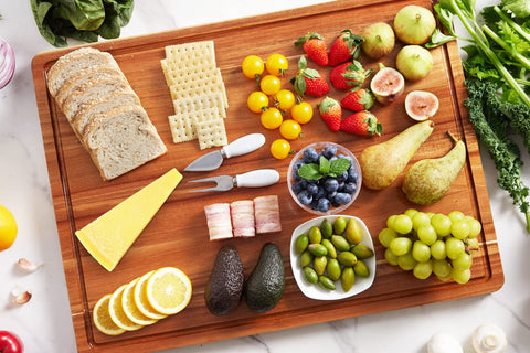 OAKSWARE extra large surface offers ample space for prepping large ingredients.