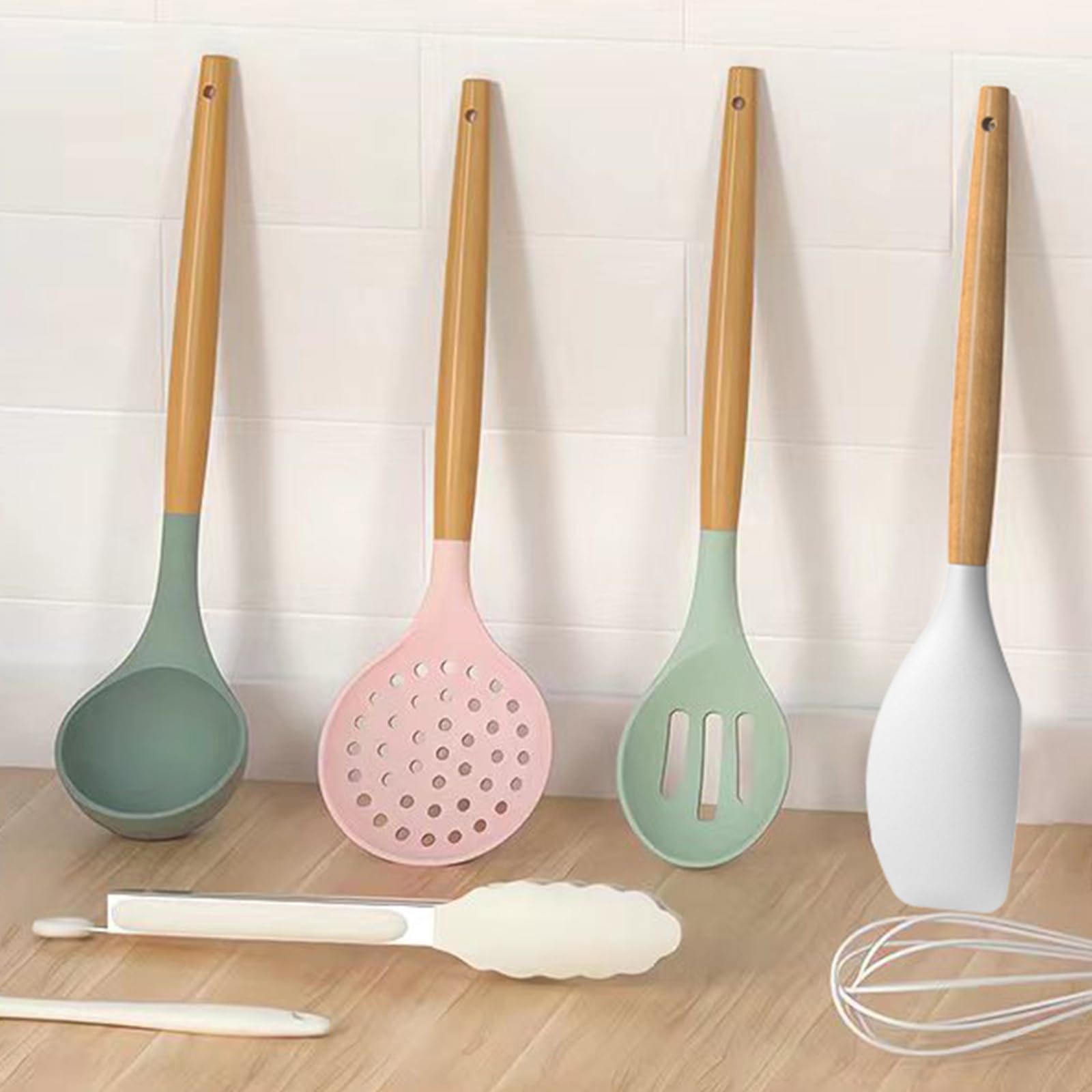 Oannao silicone utensils set holder keeps utensils organized on the counter