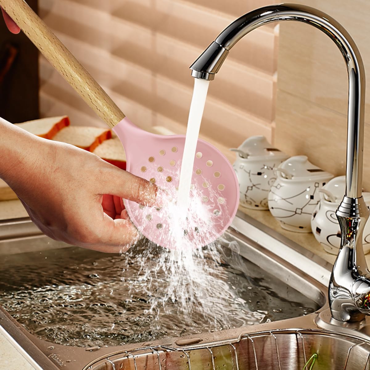 Oannao silicone utensils set seamless wrap for easy cleaning and no food buildup