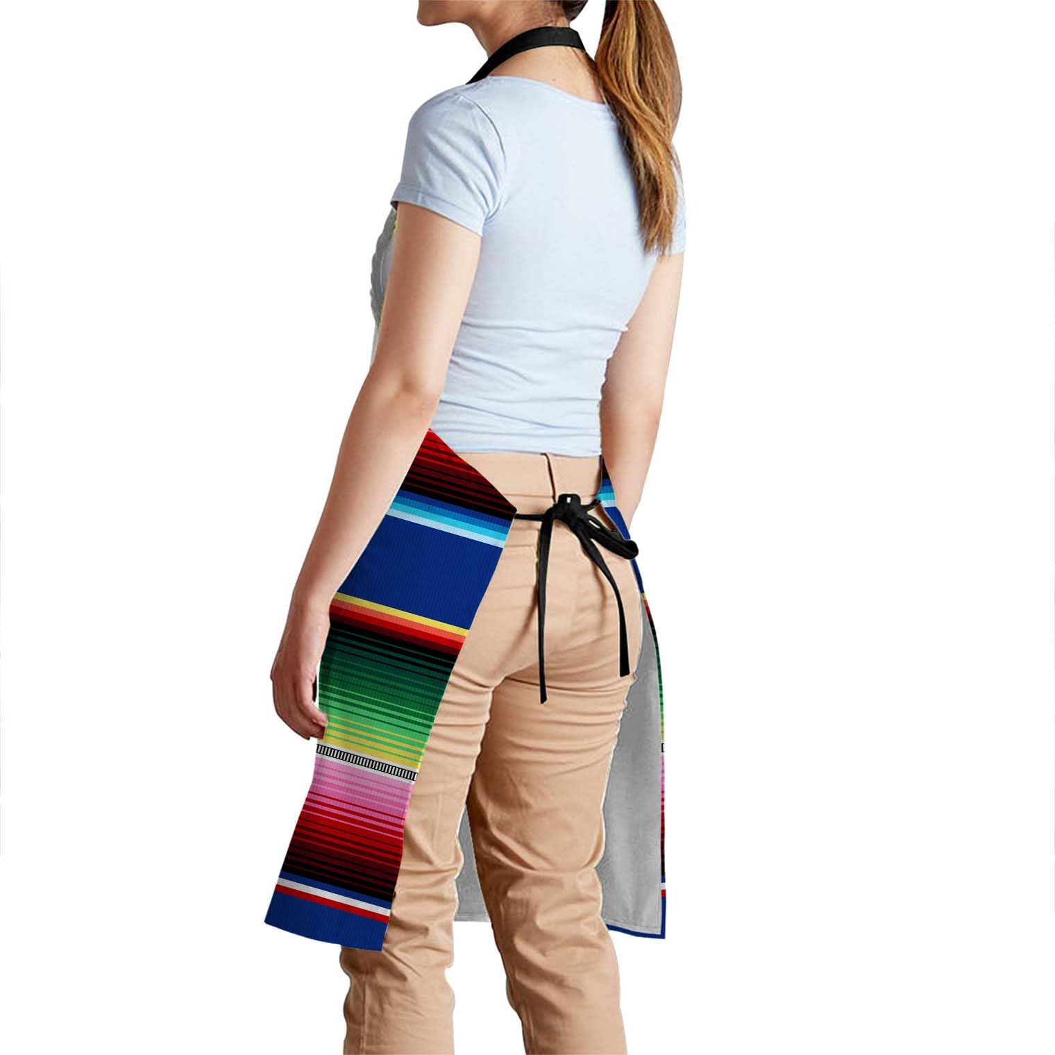 oFloral waterproof coating apron front coverage helps resist spills during cooking.