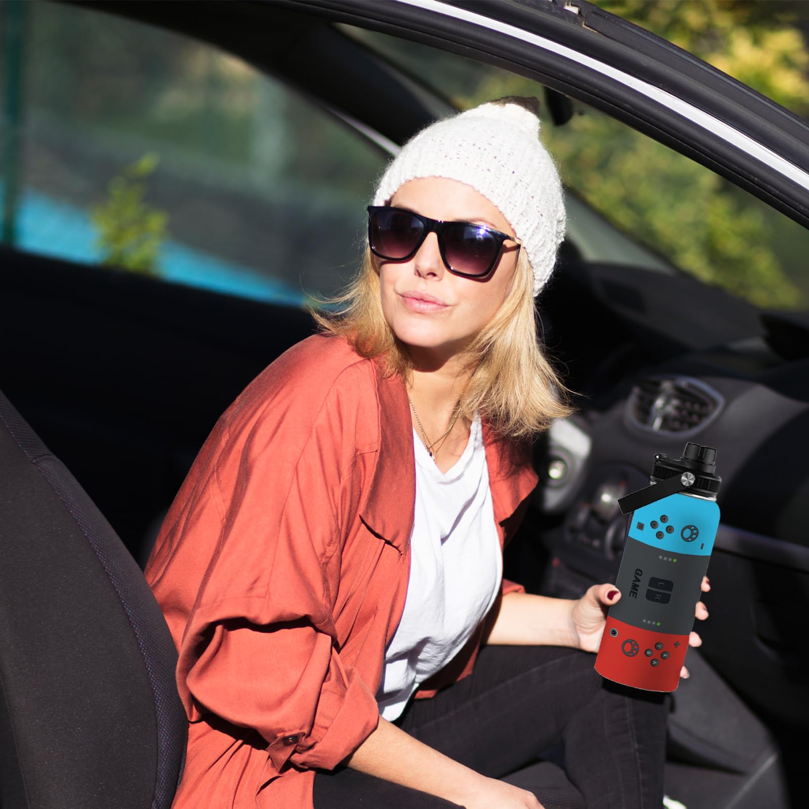 ogicduwi Gamer Water Bottle 32oz in use during gaming session for extended play