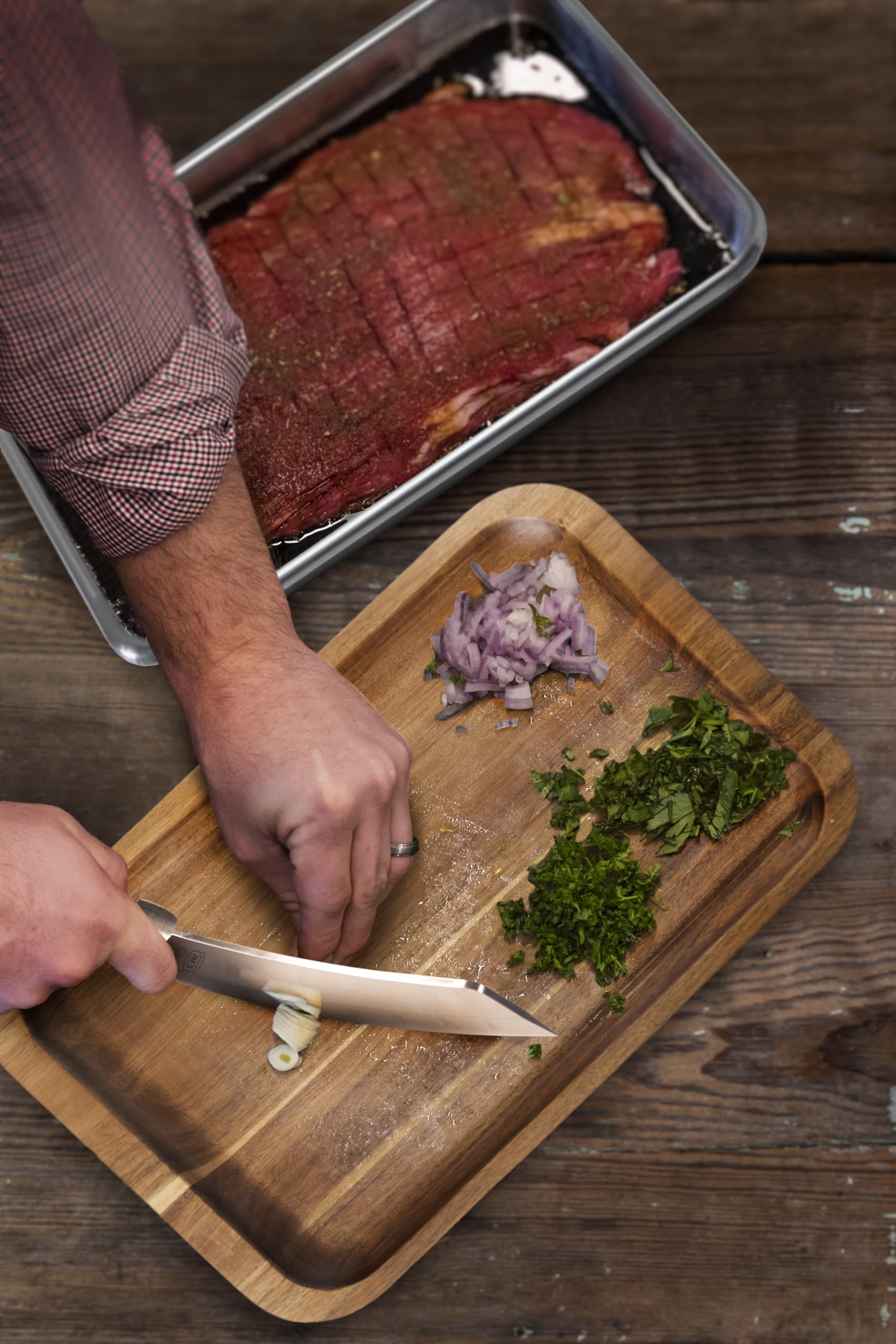 Oklahoma Joe's silver-black finish adds chef-worthy style.