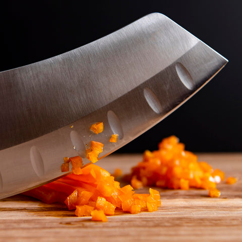 Oklahoma Joe's full-tang carbon steel exudes strength and reliability.