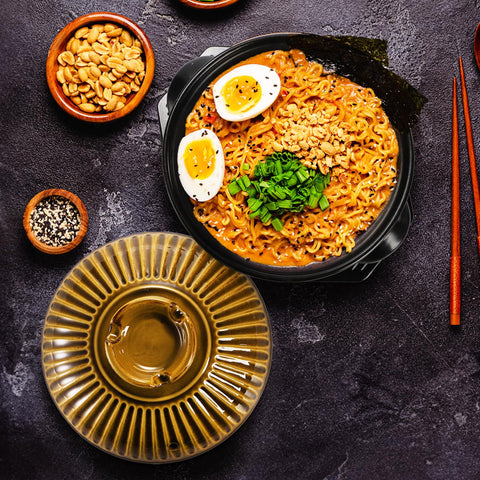 Okllen black body with copper lid adds elegance and makes hosting easier.
