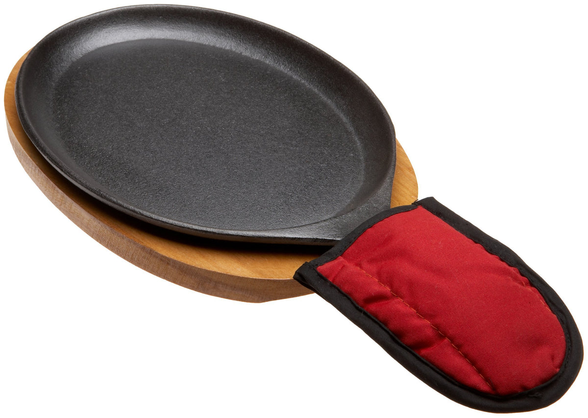 Old Mountain fajita plate pan with seasoned cast iron for even searing and sizzling meals