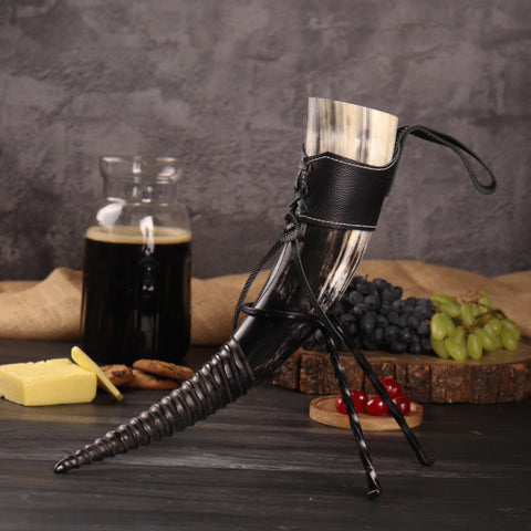 OLDEMPEROR curved threaded-tip horn adds Viking flair.