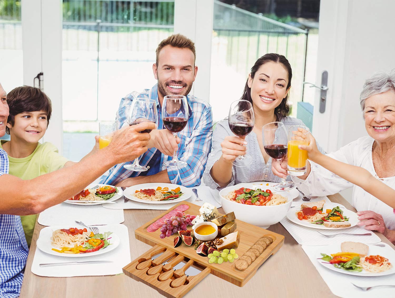 Olebes cheese board makes a versatile gift for weddings or housewarmings