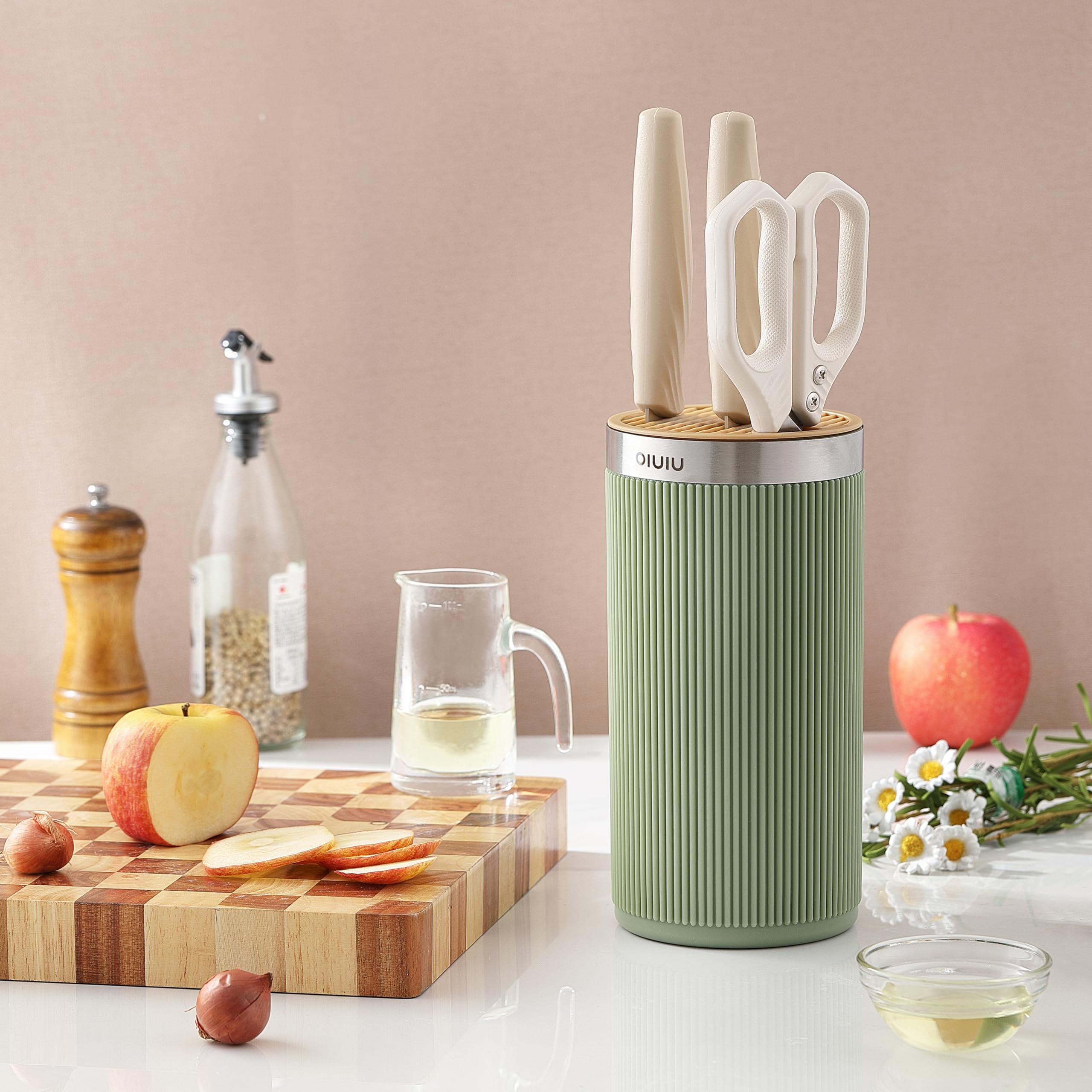 OLULU modern kitchen stand blends style with utility