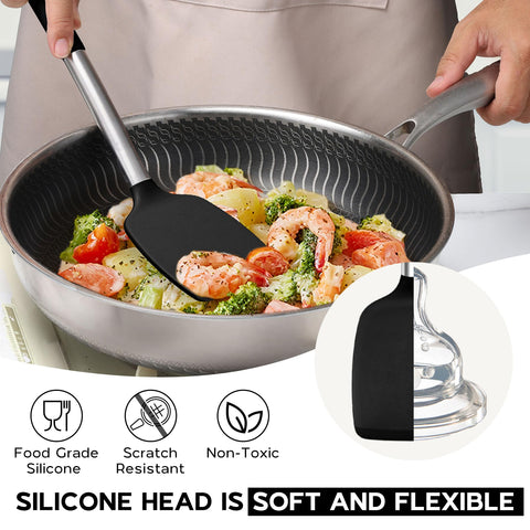 Onader serving spoon and ladle ideal for soups and sauces.