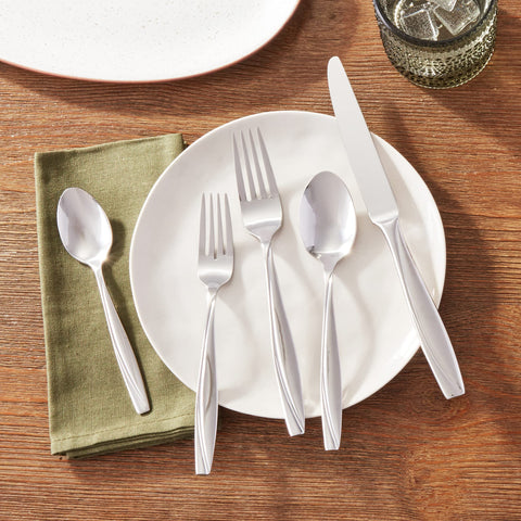 Oneida Camlynn Mirror concave-handle detail adds contemporary elegance to table settings.