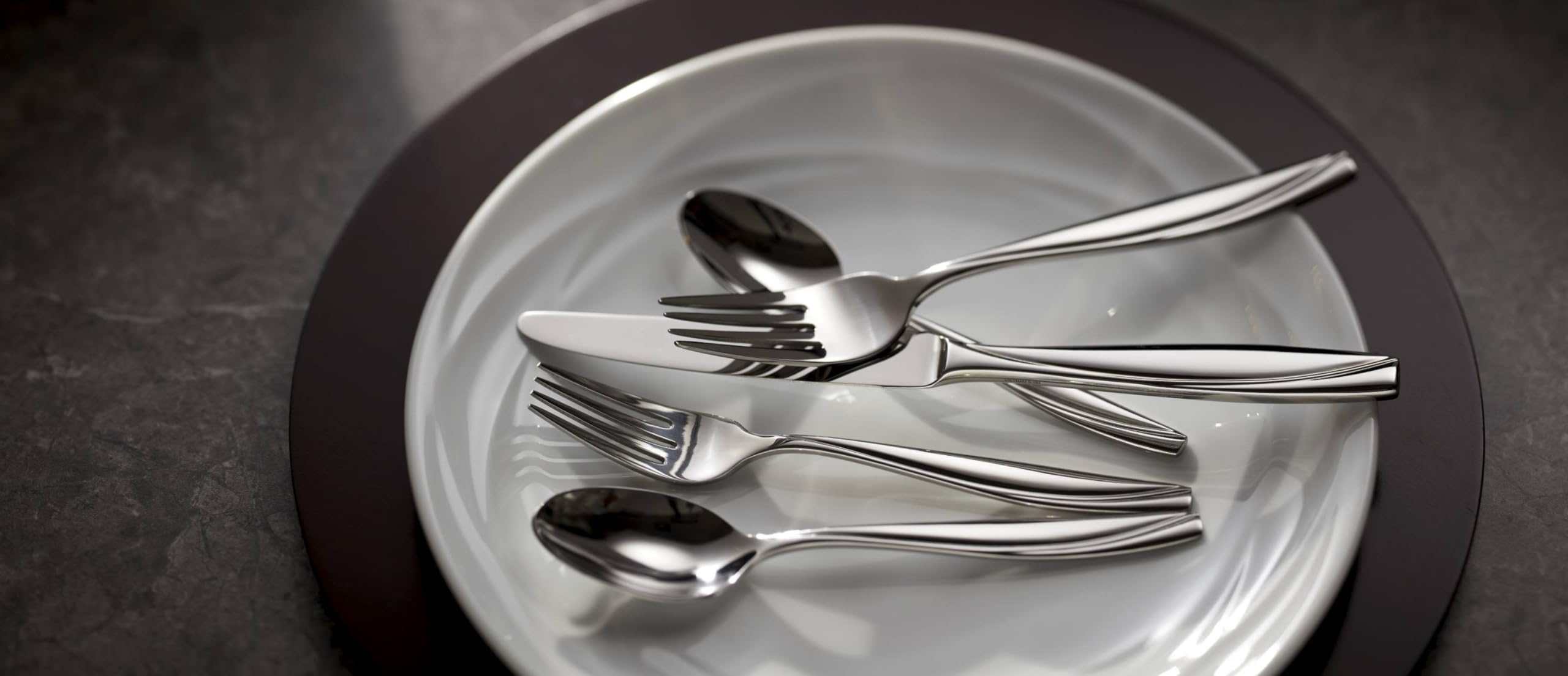 Oneida Camlynn Mirror service-for-4 table setup for entertaining.