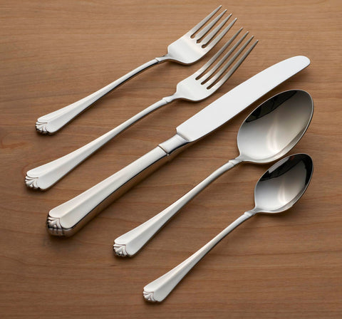 Juilliard dinner fork with classic silhouette and balanced feel.