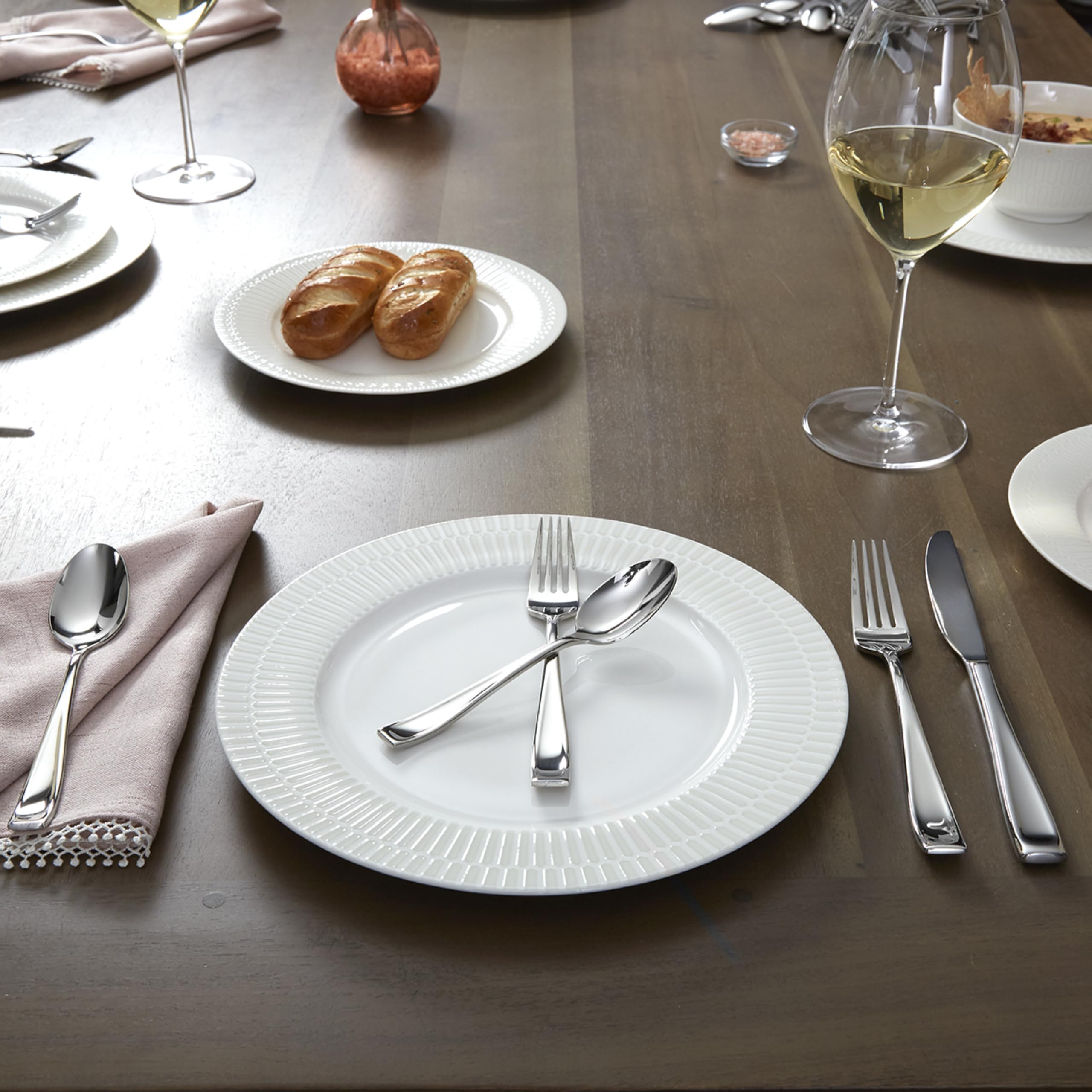 Oneida Moda Teaspoons ready for daily use and effortless cleanup