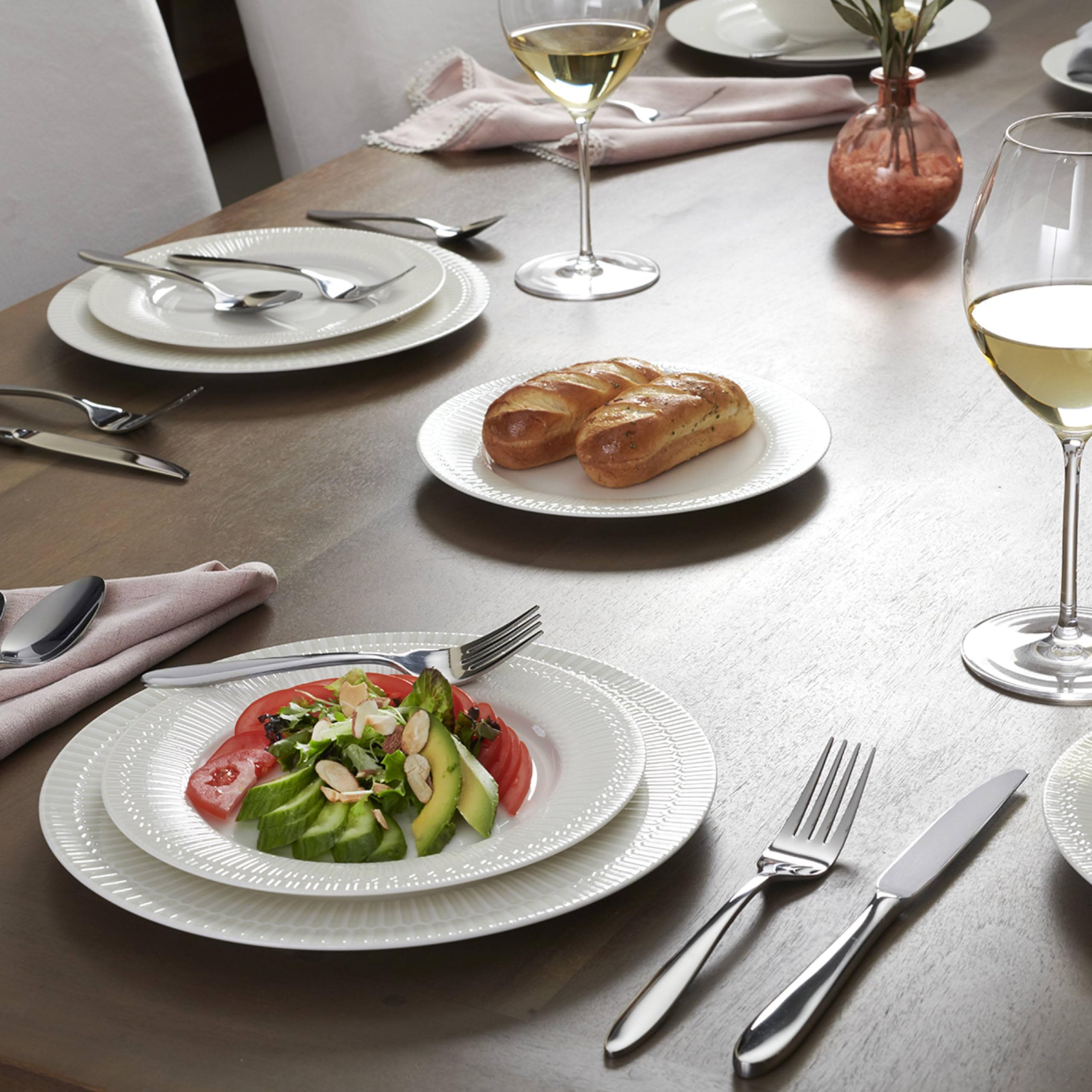 Oneida Mooncrest modern design complements any table and decor