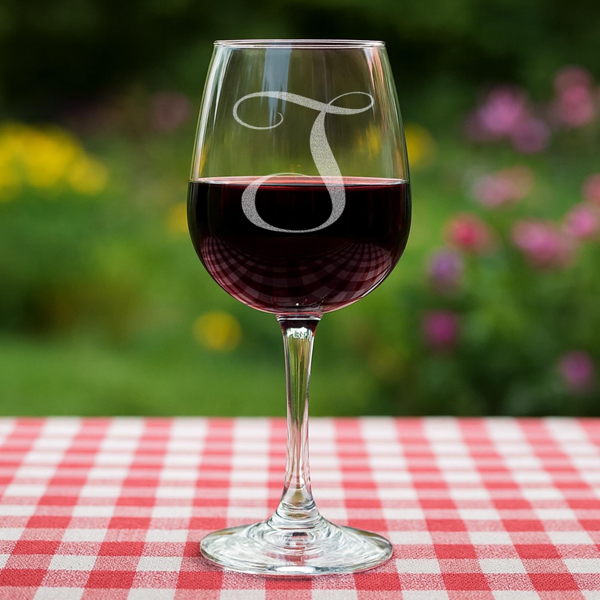 On The Rox Drinks dishwasher-safe wine glass simplifies cleanup after gatherings.