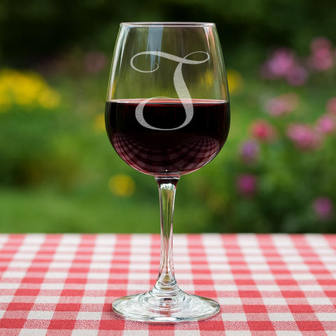 On The Rox Drinks dishwasher-safe wine glass simplifies cleanup after gatherings.