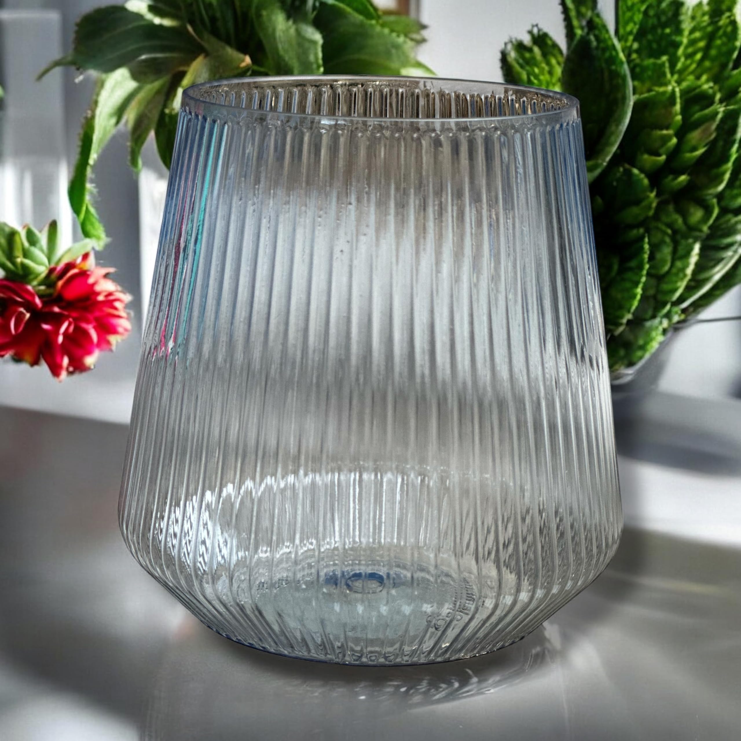 OOJAMI Ripple Origami stemless wine glasses provide comfortable sipping experience.
