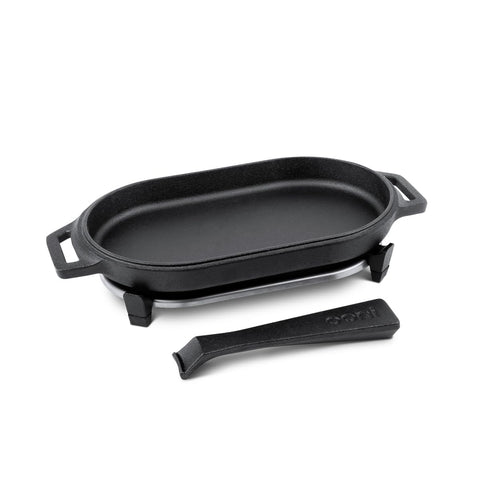Ooni cast iron Sizzler Pan with stainless steel trivet for safe set-down.
