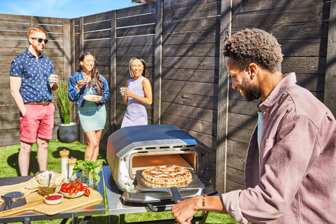 Ooni heat-resistant handle protects hands during high-temperature bakes.