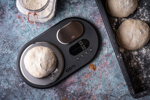 Ooni kitchen scale compact design supports quick checks during cooking.