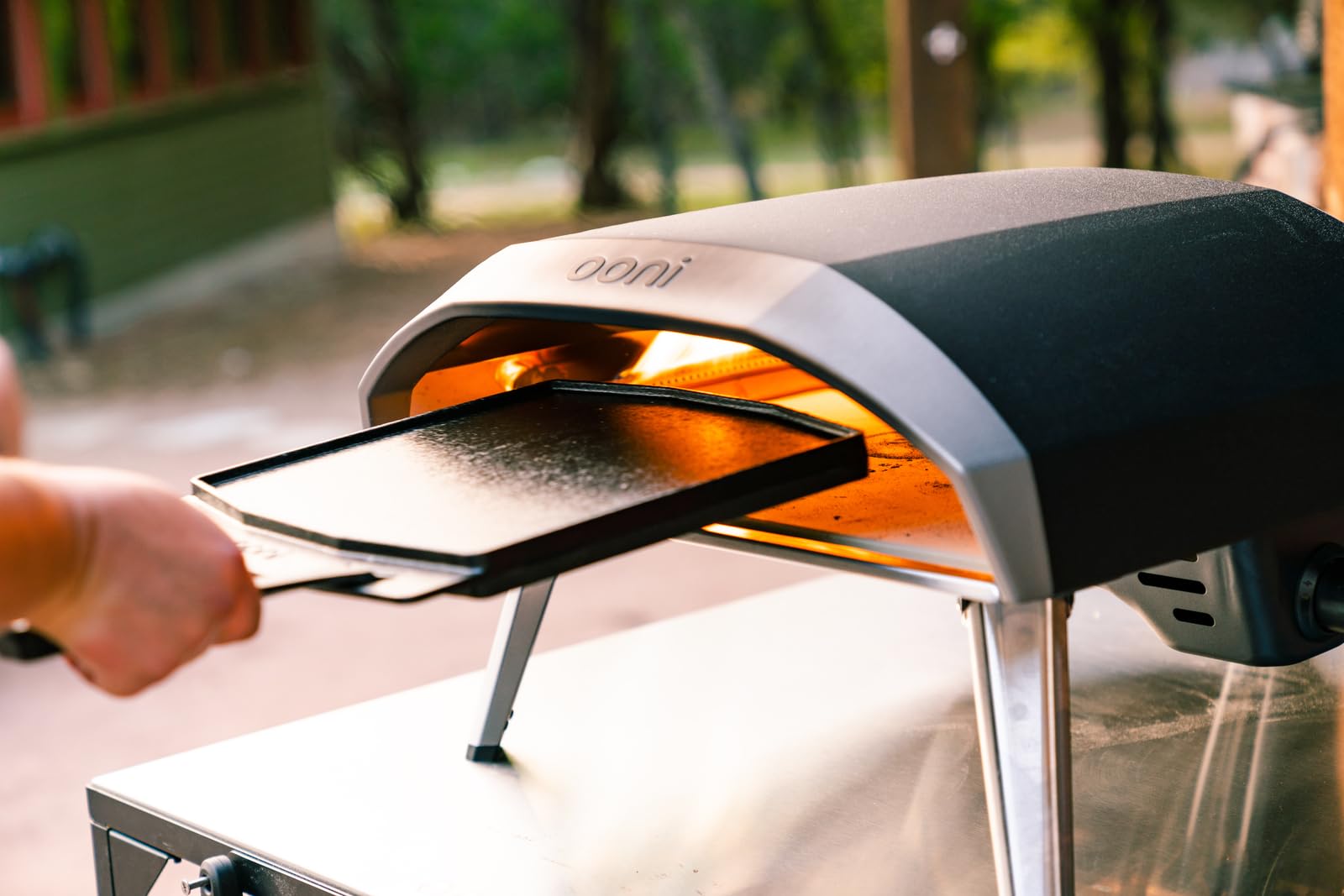 Ooni pre-seasoned cast-iron surface promotes easy food release.