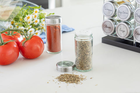 Orii spice rack with spices included ready for cooking prep.