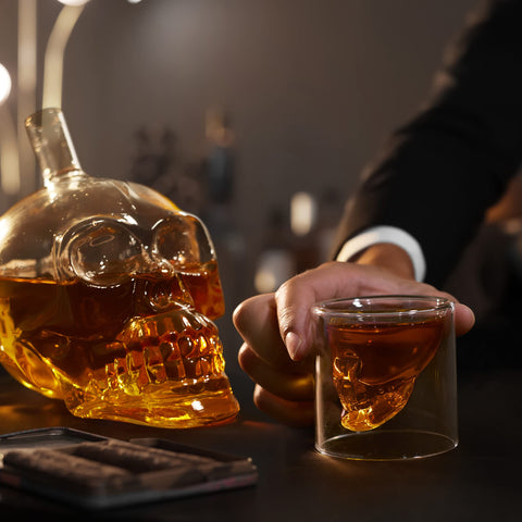 OS Oak & Steel skull decanter makes a bold gift for collectors.