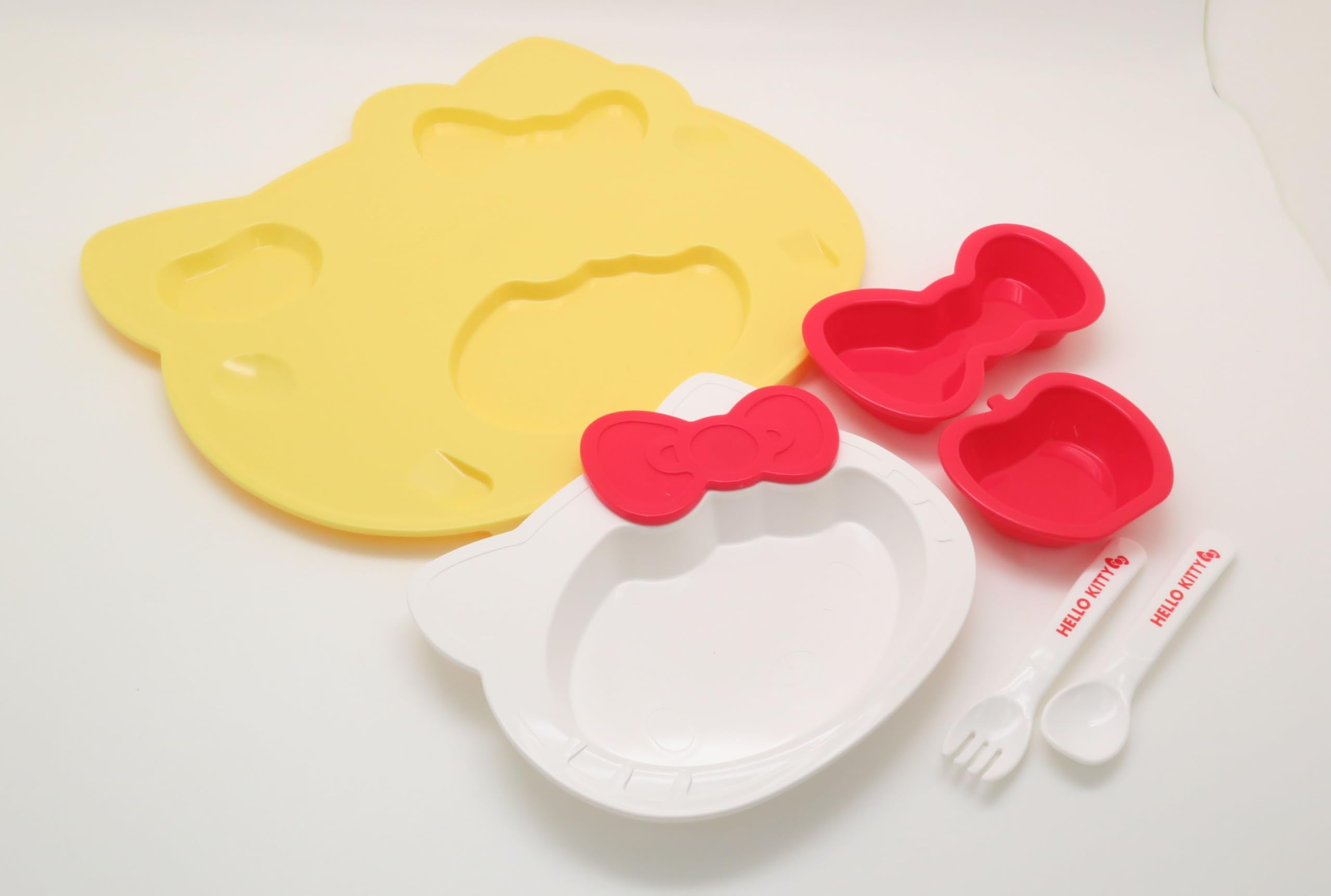 OSK Hello Kitty plate with removable ribbon for playful mealtime aesthetics.