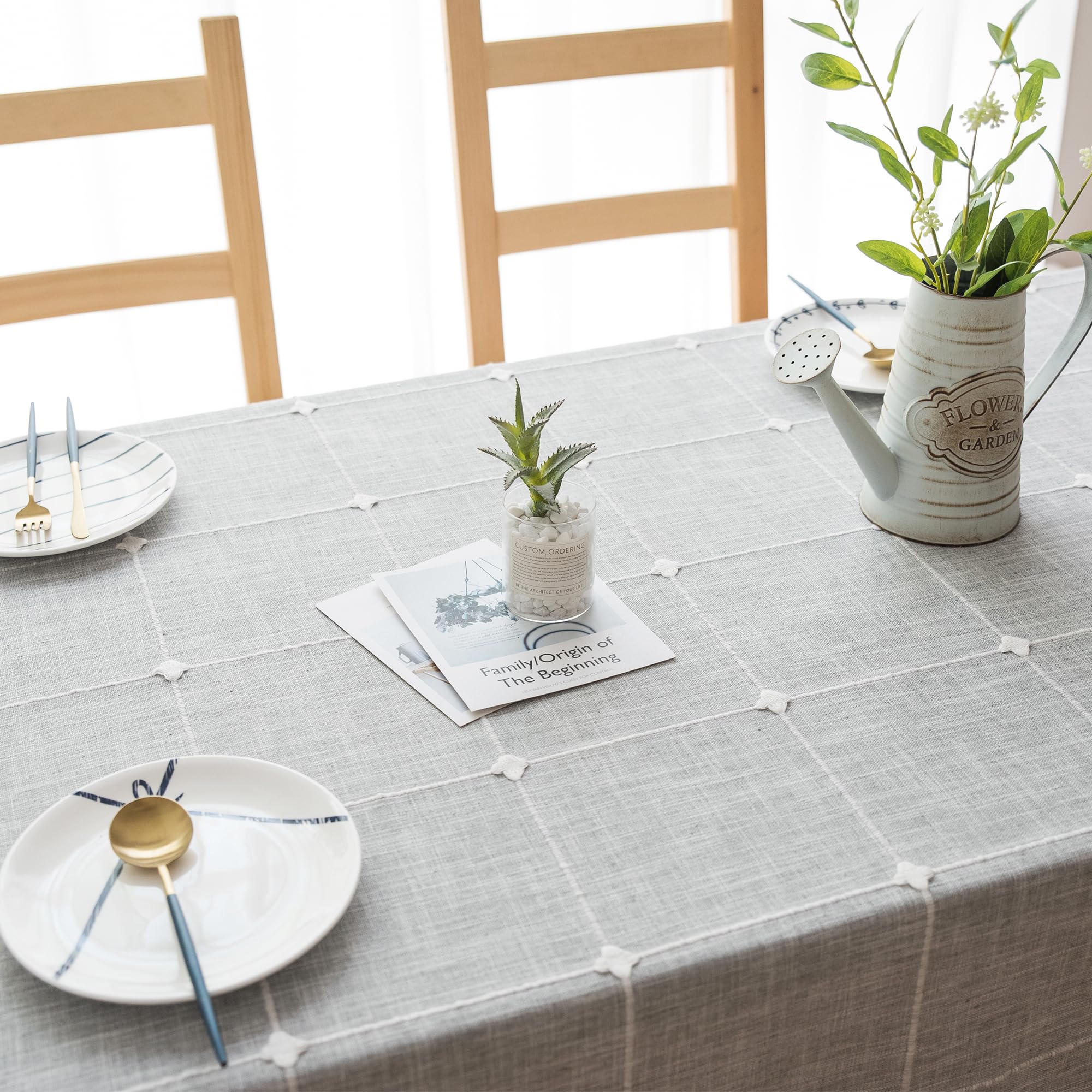Oubonun grey tablecloth close-up demonstrates waterproof coating for quick cleanups