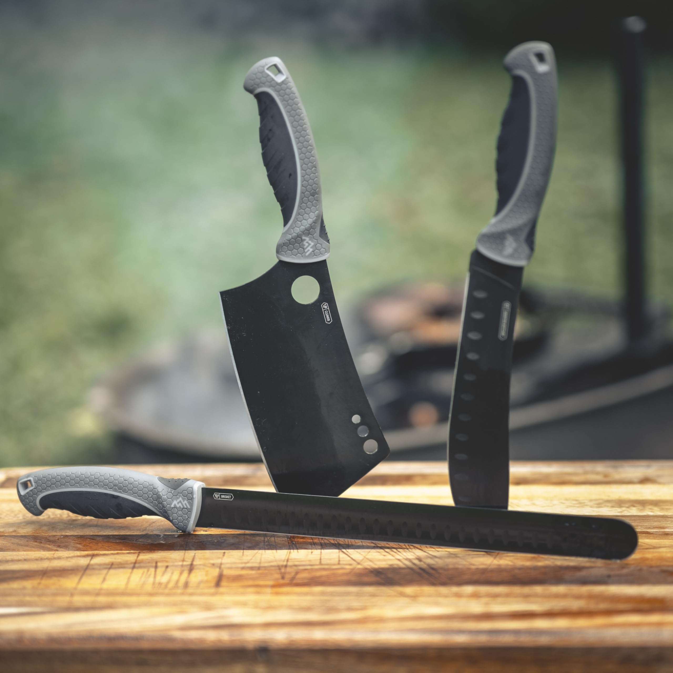 OUTDOOR EDGE ErgoMax sharpening-friendly design enables quick touch-ups anywhere.