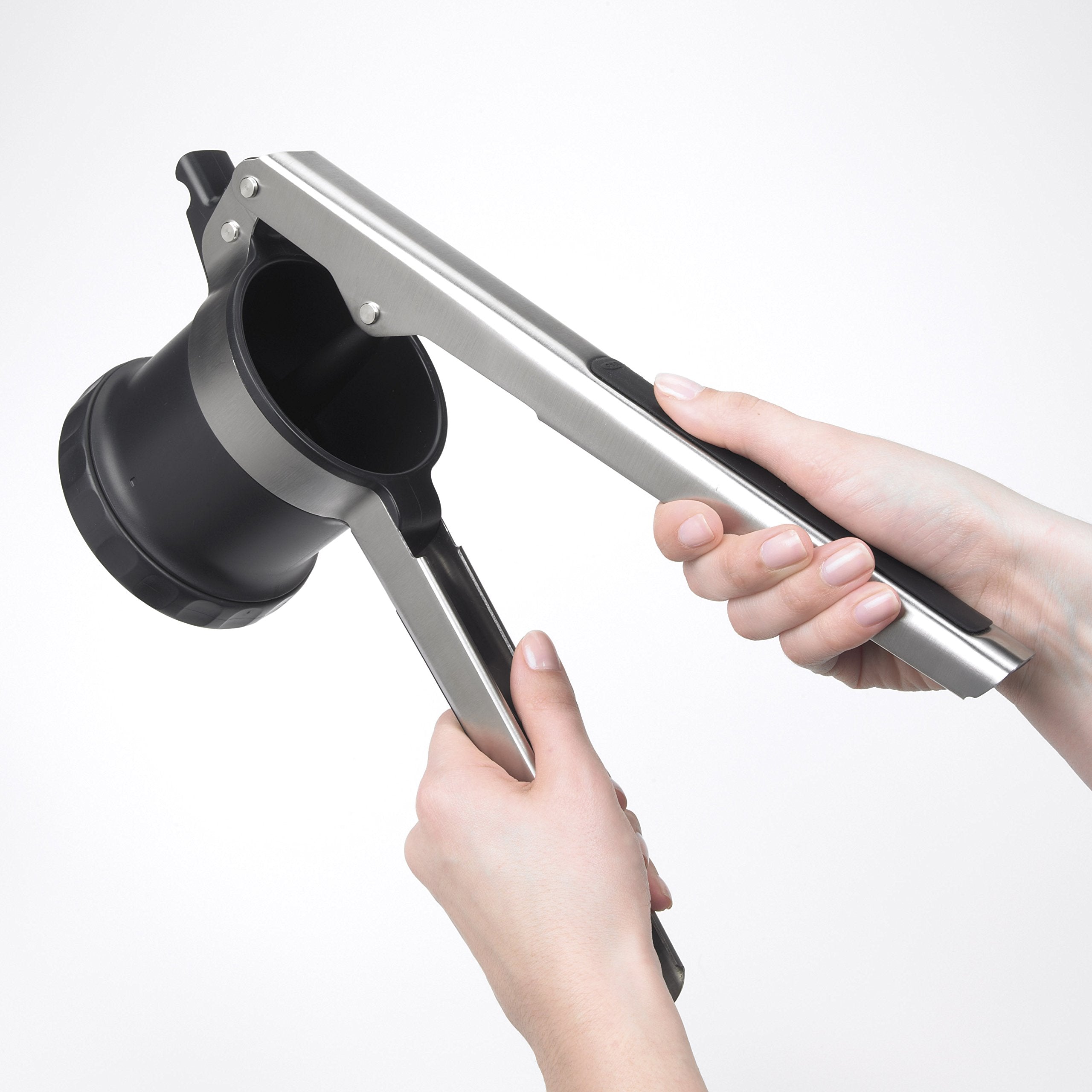 OXO Good Grips 3-in-1 disk adjustment shows texture options from fine to coarse.