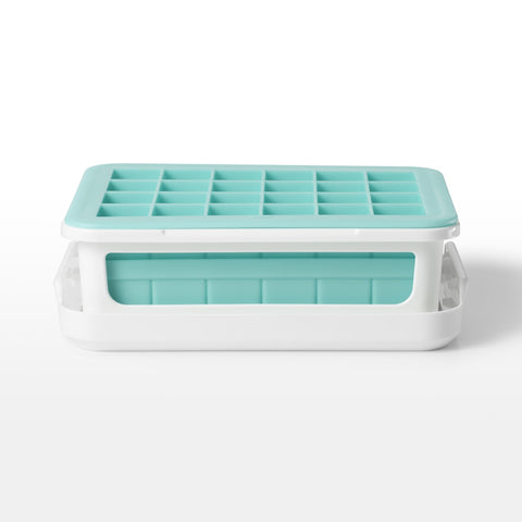Cocktail cubes provide stylish cooling for drinks.