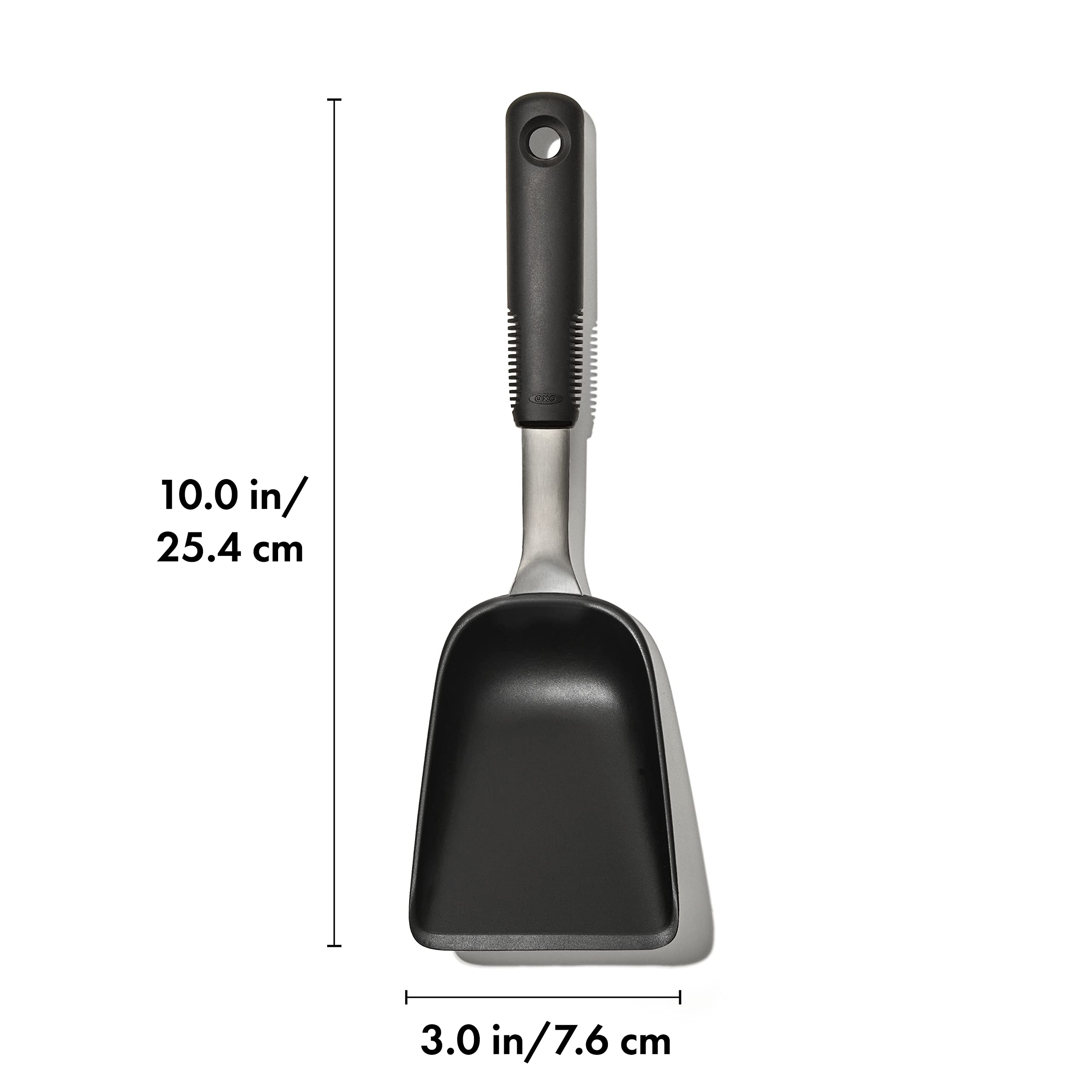 Tapered side walls keep food in place during serving with the scoop.