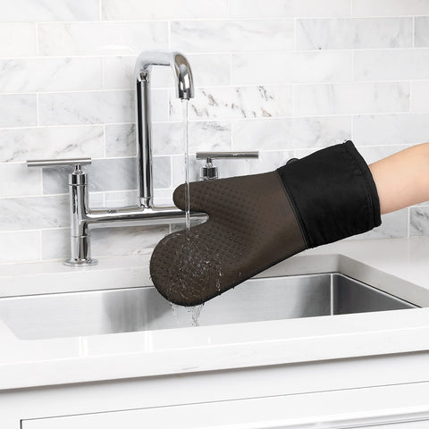 OXO Good Grips silicone mitt helps safely transfer hot pots and pans